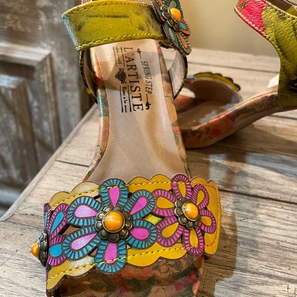 Spring Step Artiste Floral Heels Size 5 - Picture 2 of 4